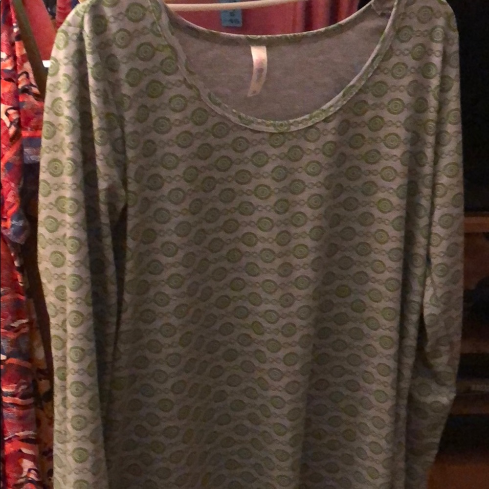 Lularoe Lynnae shirt, NWT